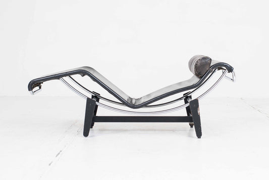 Vintage LC4 Chaise Longue by Le Corbusier for home furnishings