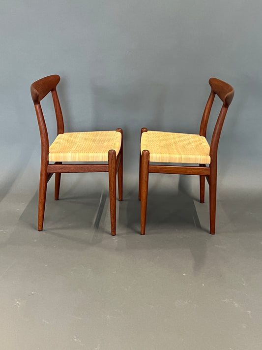 Vintage W2 chair by Hans J. Wegner
