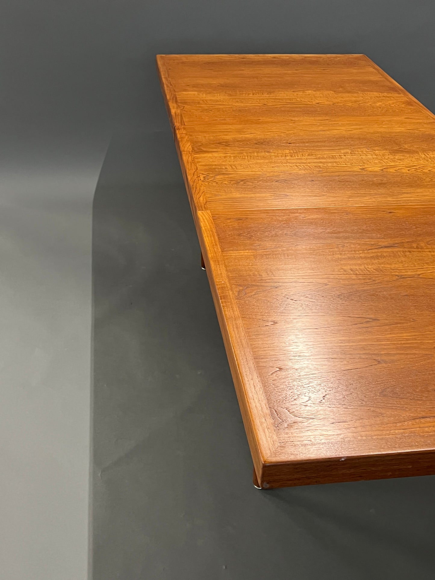 Vintage dining table model 19 by Illum Wikkelsø