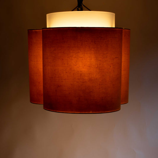 Vintage Deckenlampe mit 3 gelben Stoffschirmen aus den 1960er Jahren, angeschaltet