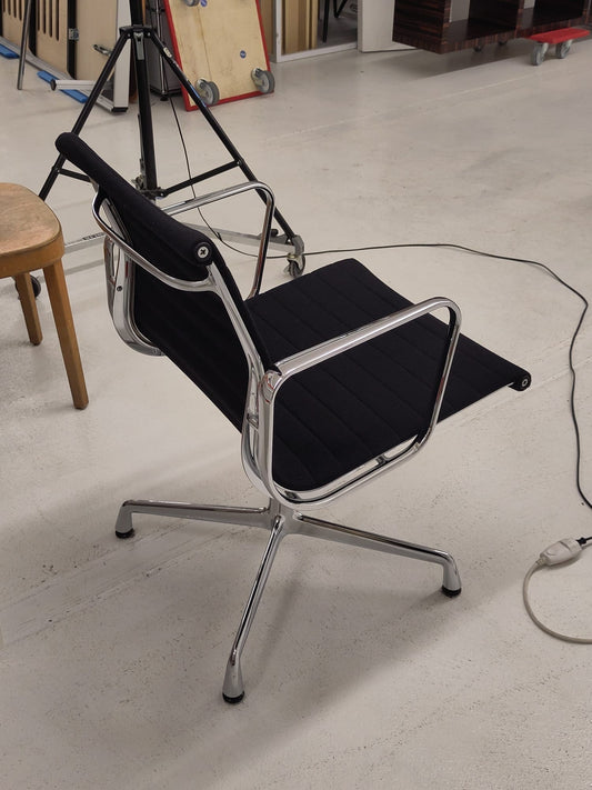 Vintage Bürostuhl von Charles Eames für Vitra in Schwarz