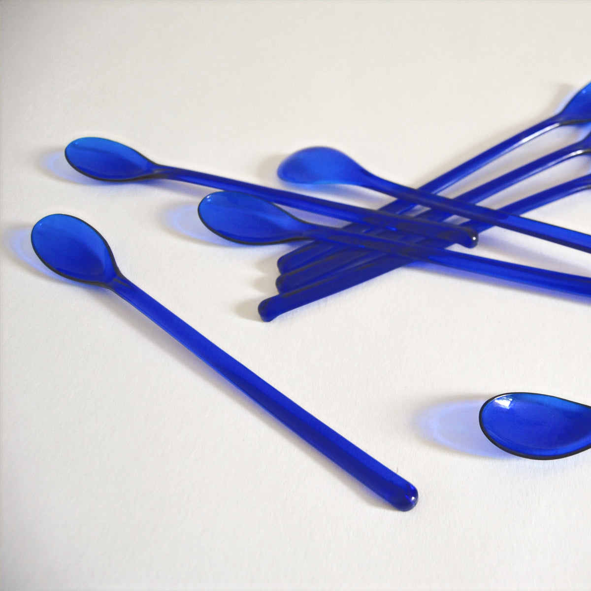 Set von 8 Vintage Langstiellöffel aus Kunststoff in Blau