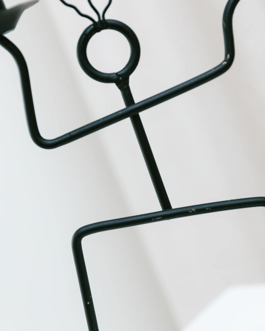 Vintage Kerzenhalter in Tänzerform aus Metall Zustand gebraucht mit Kratzern und Gebrauchsspuren