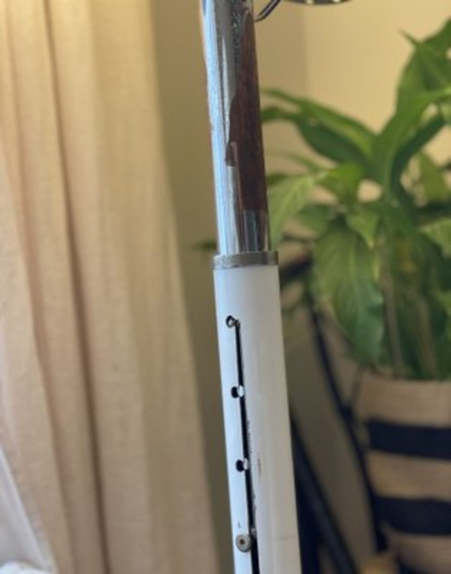 Vintage Stehlampe mit Kugelglas von Targetti Sankey für Targetti, Opalglas, weiß-silberfarben