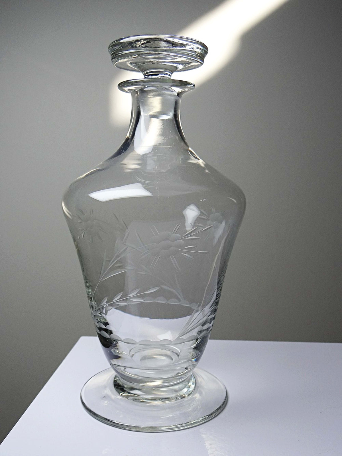 Vintage Karaffe aus böhmischem Kristall, graviert, Art Nouveau