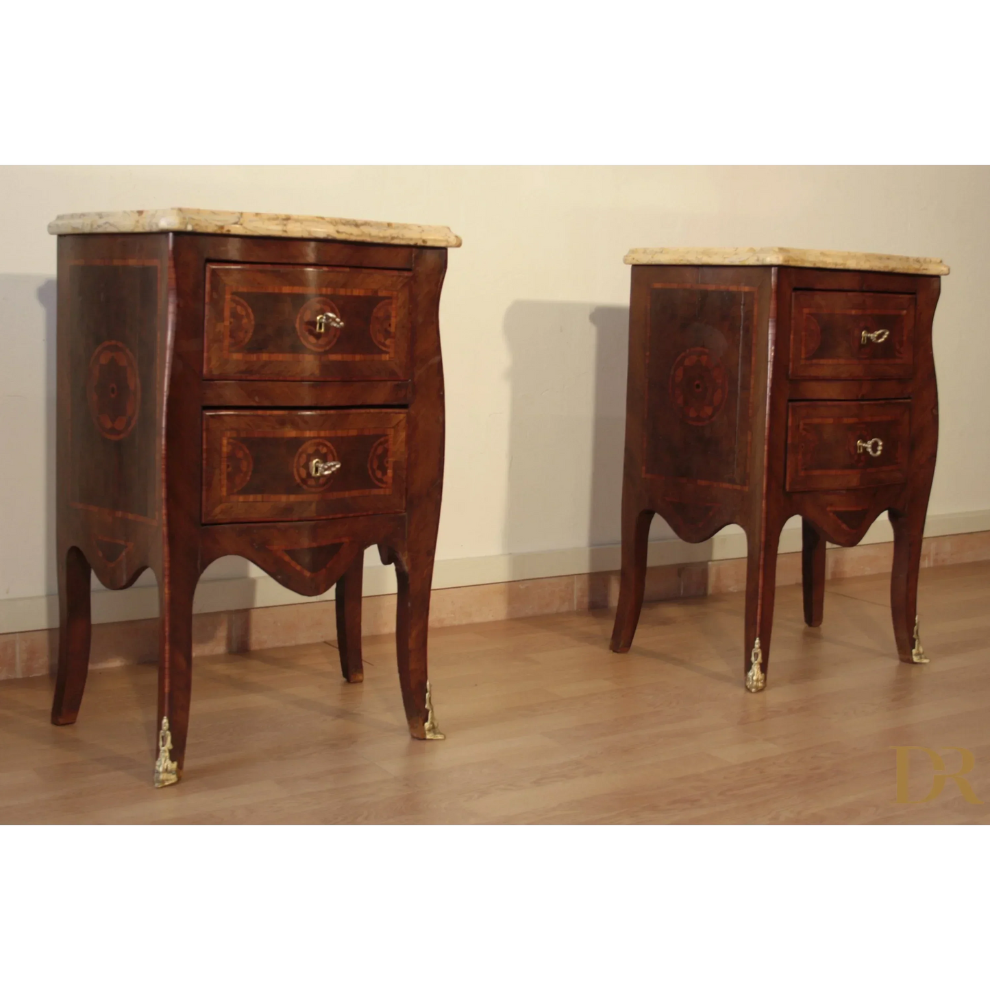 Paar Nachttische im Louis Schlafzimmer-Couchtisch, Deko-Tisch, Kirschtisch, Vintage-Kirschtisch, Vintage-Holztisch