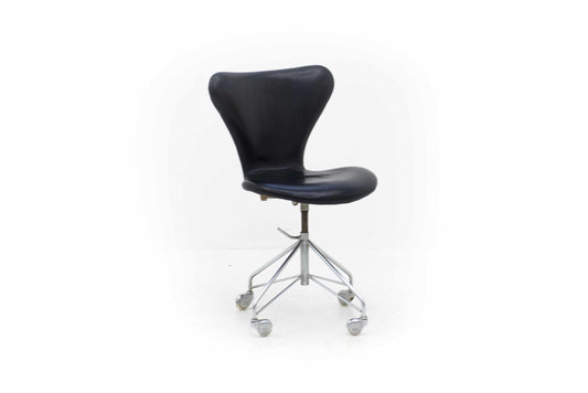 Vintage office chair 3117 by Arne Jacobsen for Fritz Hansen black