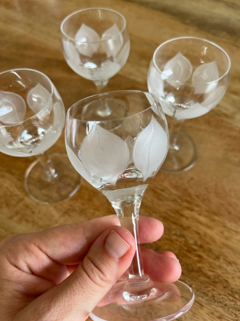 Vintage Likörgläser mit Schliffdetail Blatt