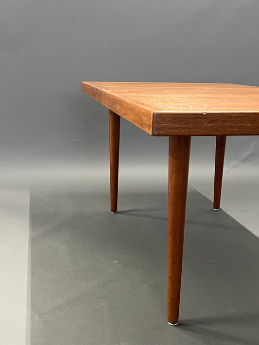 Vintage dining table model 19 by Illum Wikkelsø