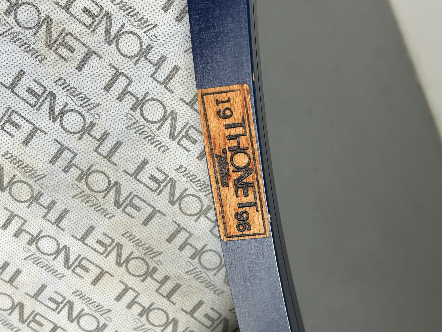 Chaise de salle à manger vintage par Thonet Vienna, postmoderne, signée, années 1990, Autriche 1 sur 20