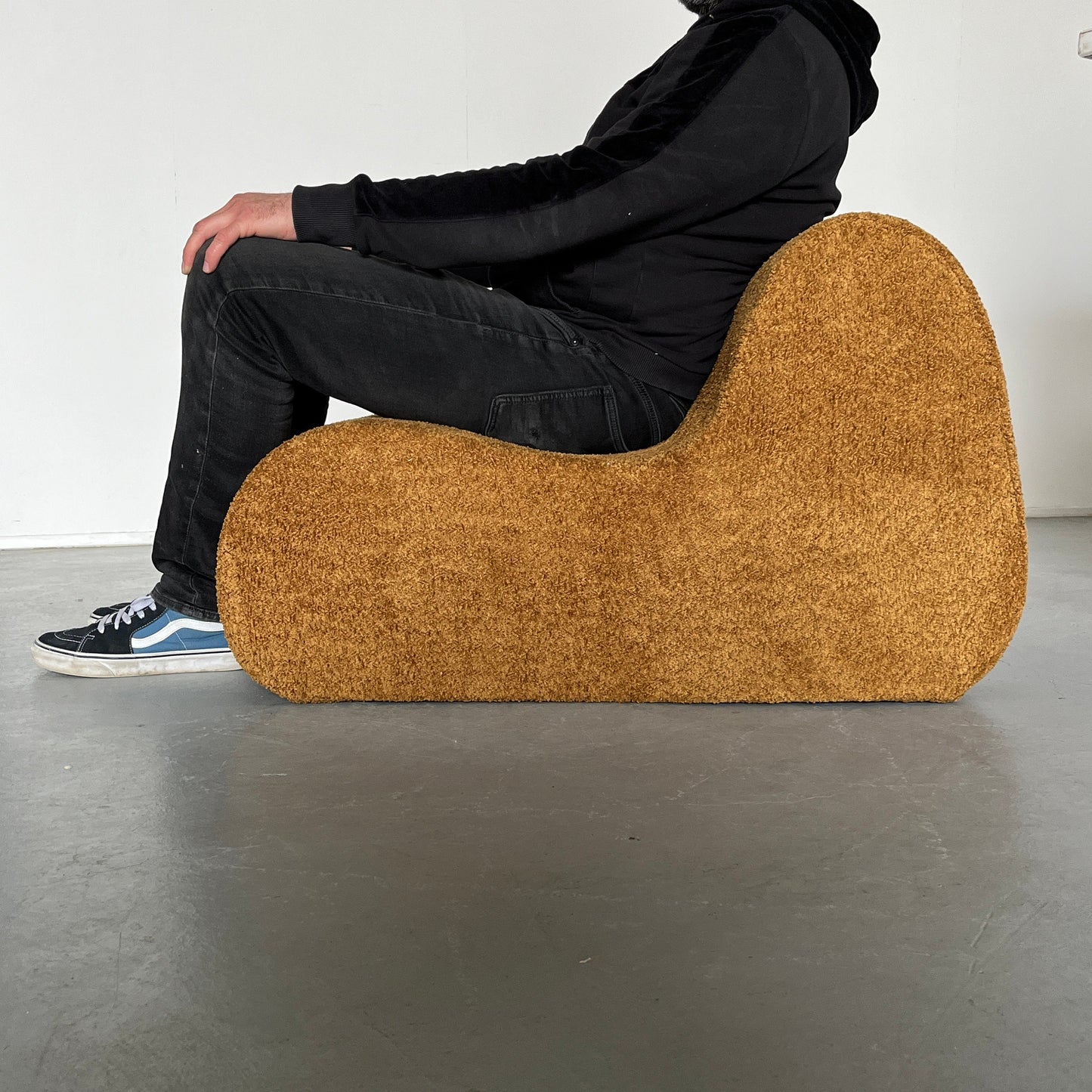 Vintage Lounge Chair in Ocker Boucle Mid-Century Modern 1970er Italien