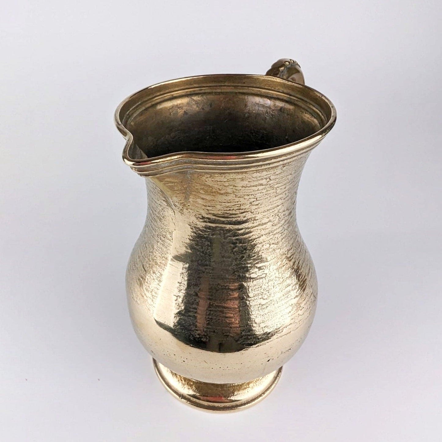 Vase vintage en laiton avec décoration carafe dorée du milieu du siècle