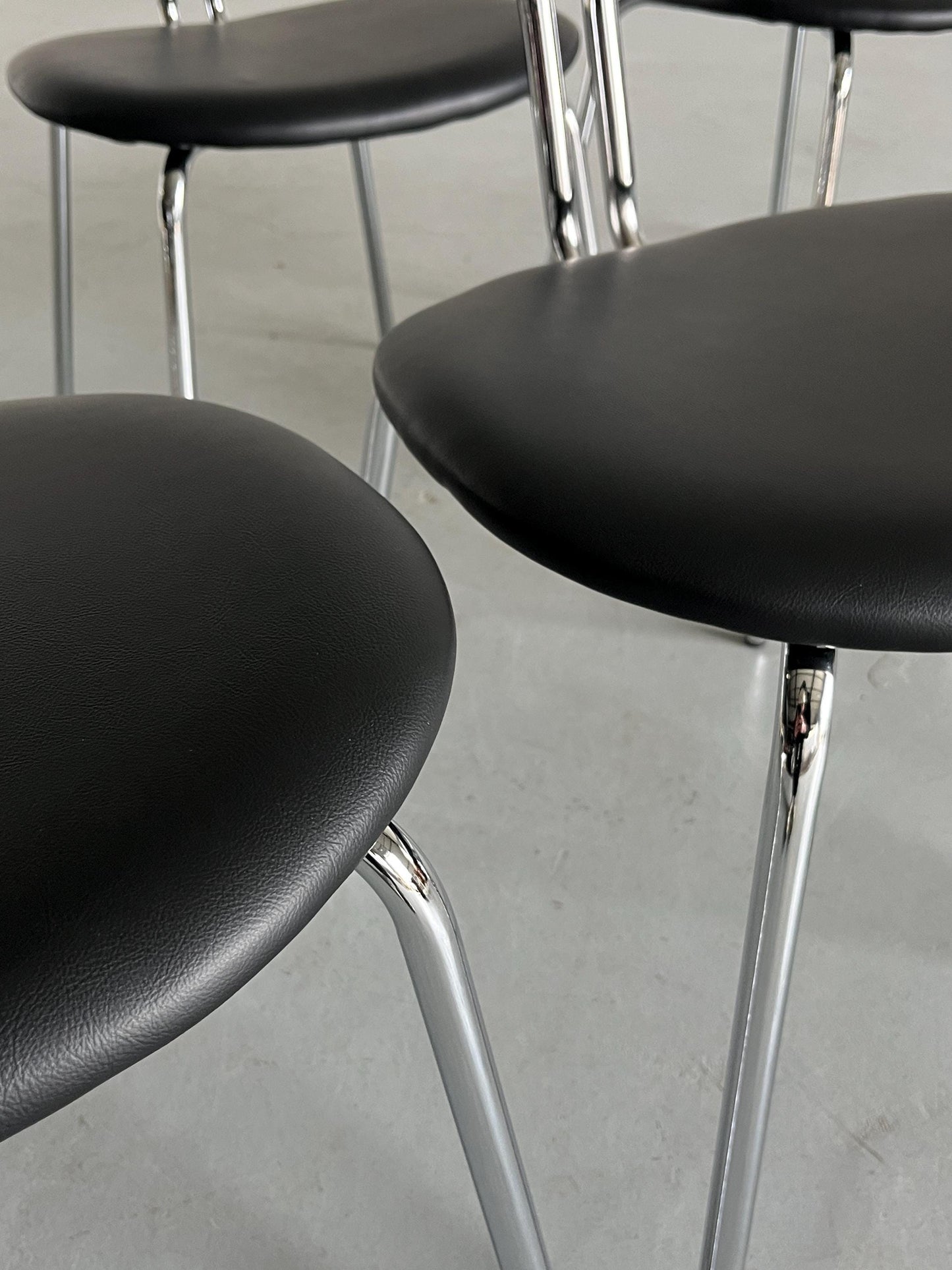 Vintage Esszimmerstuhl Bauhaus Stahlrohrchrom und Kunstleder schwarz/rot