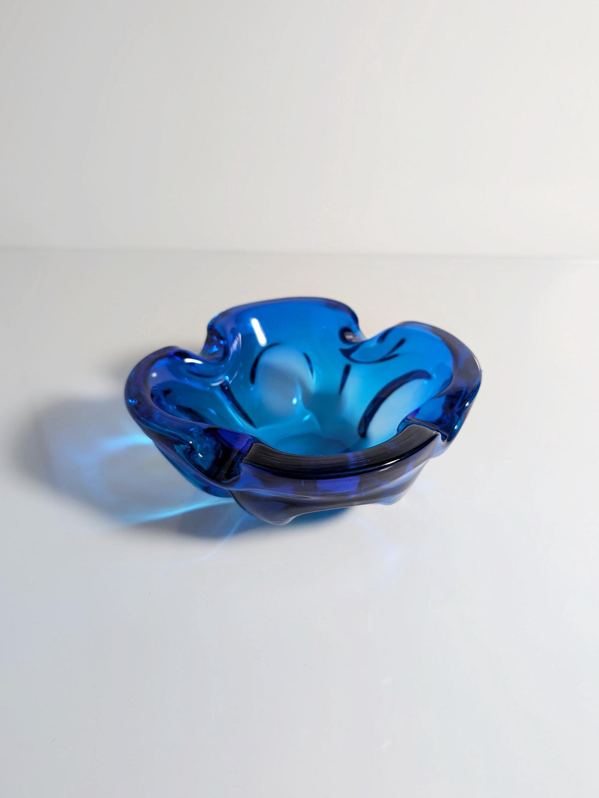 Vintage Aschenbecher CZ Glas Blau Blume 60er 70er