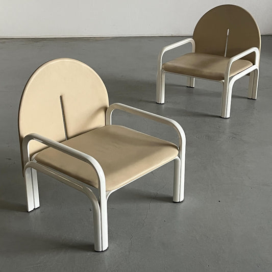 Vintage Armstuhl '54L' von Gae Aulenti für Knoll International Beige Leder Weiß Metall Paar