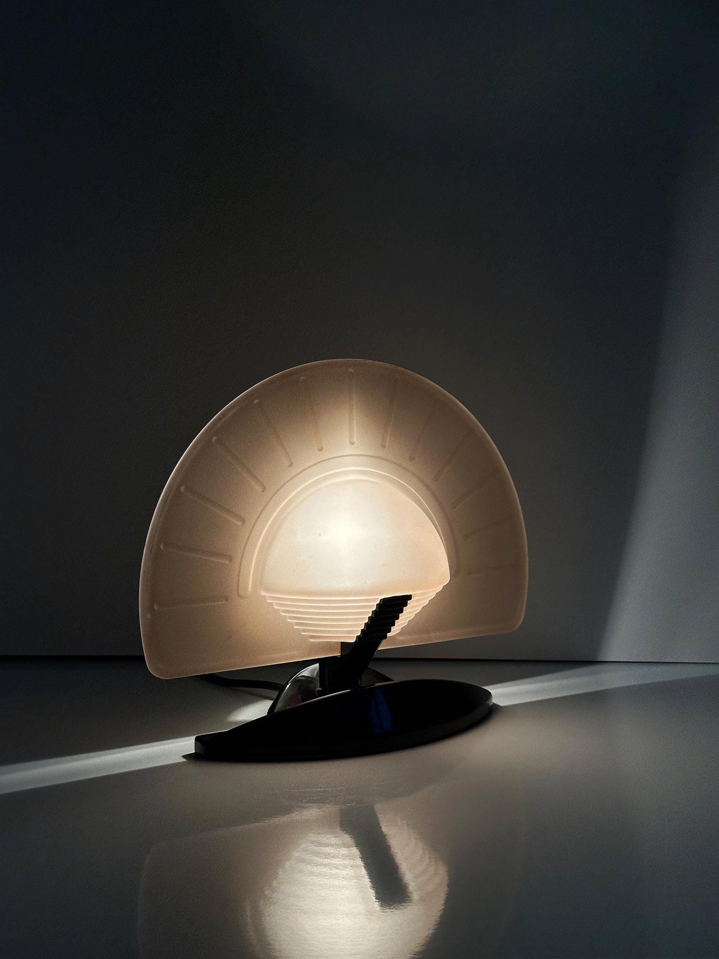 Lampe de table vintage en forme d'éventail en verre de Murano par Ladue Italia, rose saumon, Art déco, années 1980