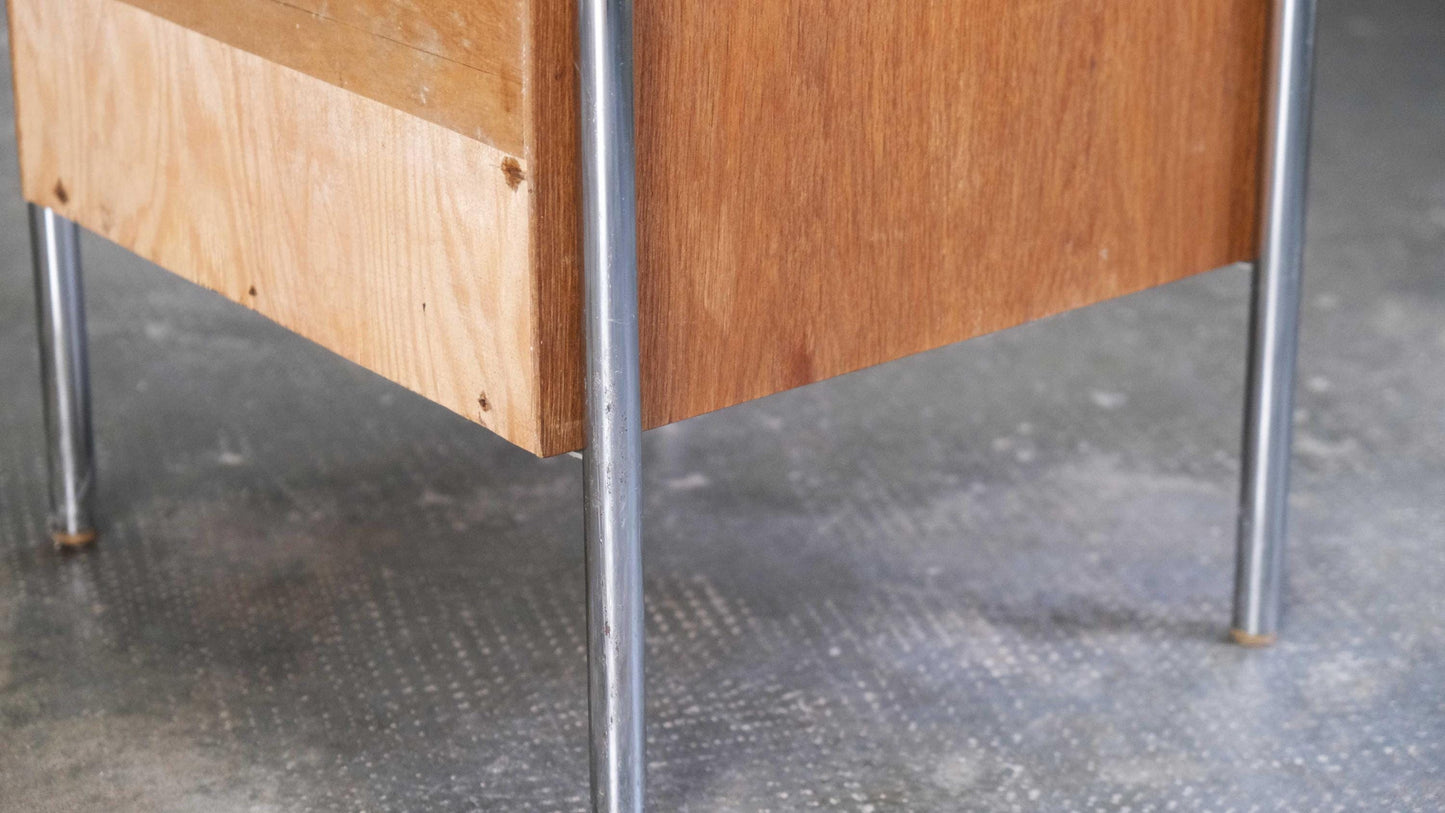 Table de chevet vintage Bauhaus bois tube acier chromé