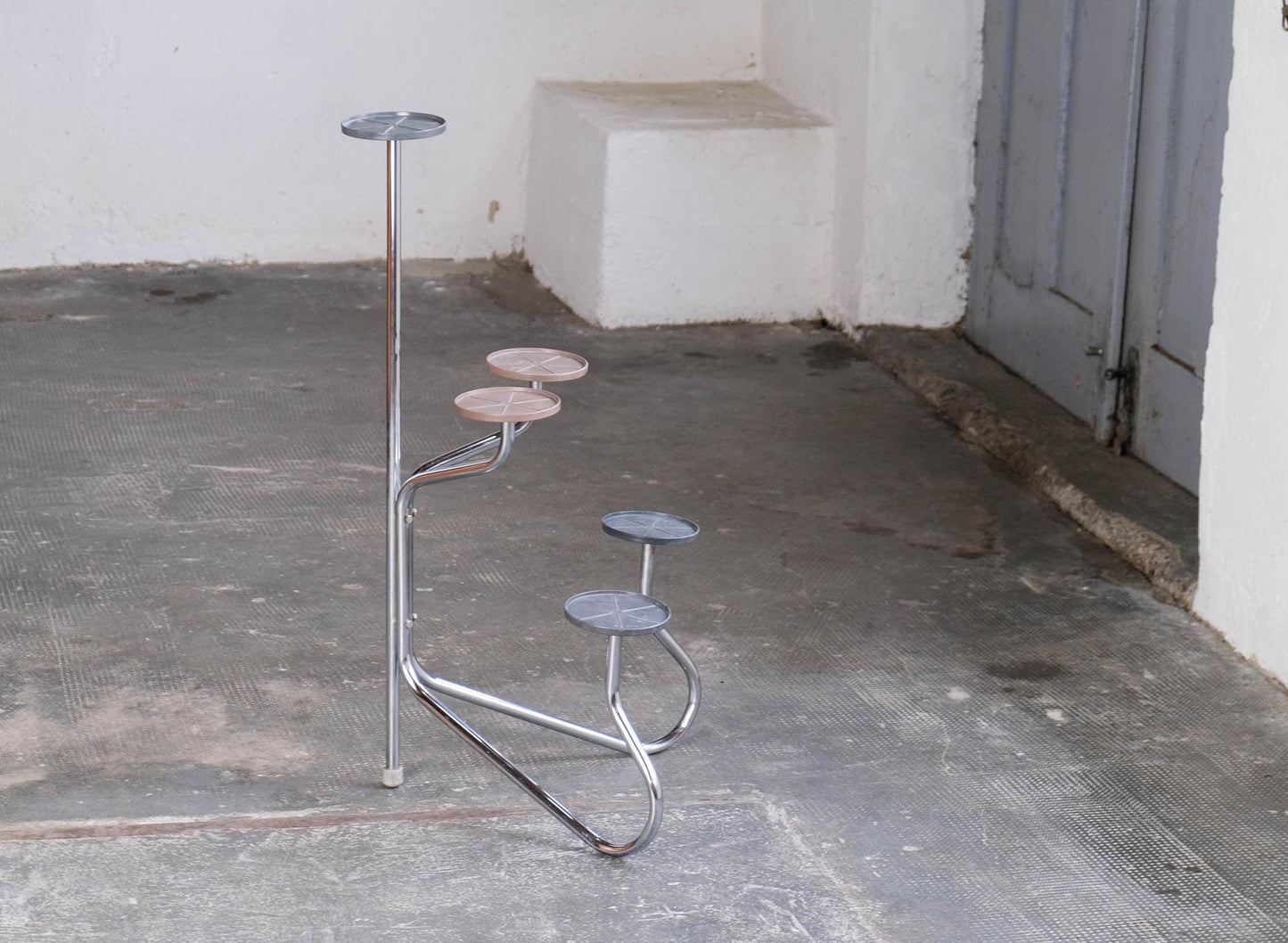 Pflanzenregal Bauhaus Design Stahlrohr fünf Stellflächen