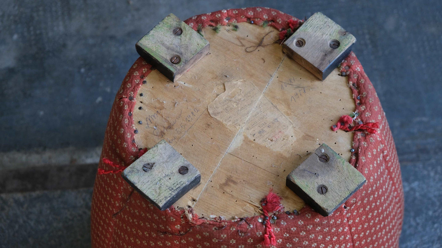 Pouf vintage Art Déco par Halabala en rouge