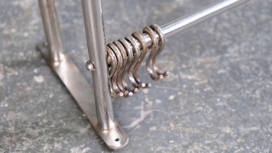 Vintage Wandgarderobe Bauhaus mit Hutablage von unbekannt für unbekannt