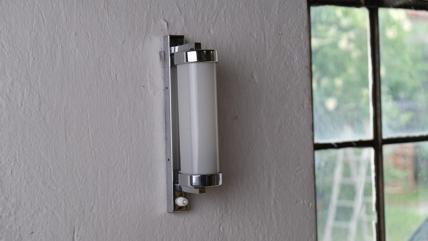 Vintage Wandleuchte von Napako mit Glaszylinder, Größe M, neu verkabelt, Chrom, Einzelstück