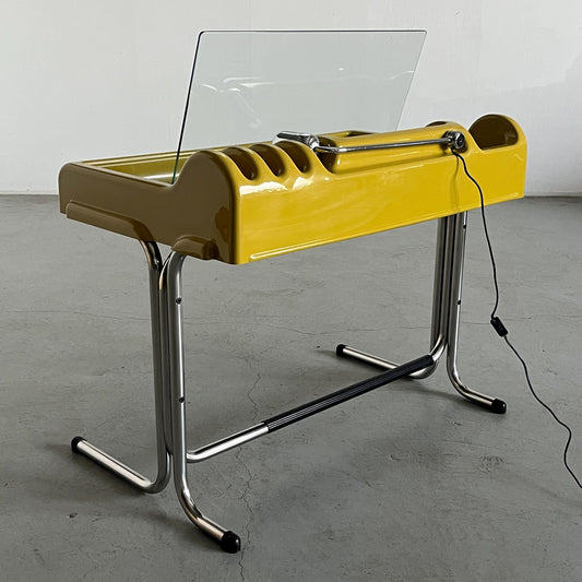 Vintage Orix desk with lamp by Vittorio Parigi for Molteni Yellow 1971