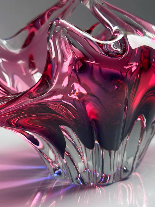 Bol panier vintage en verre violet canneberge de Bohême par Josef Hospodka milieu du siècle