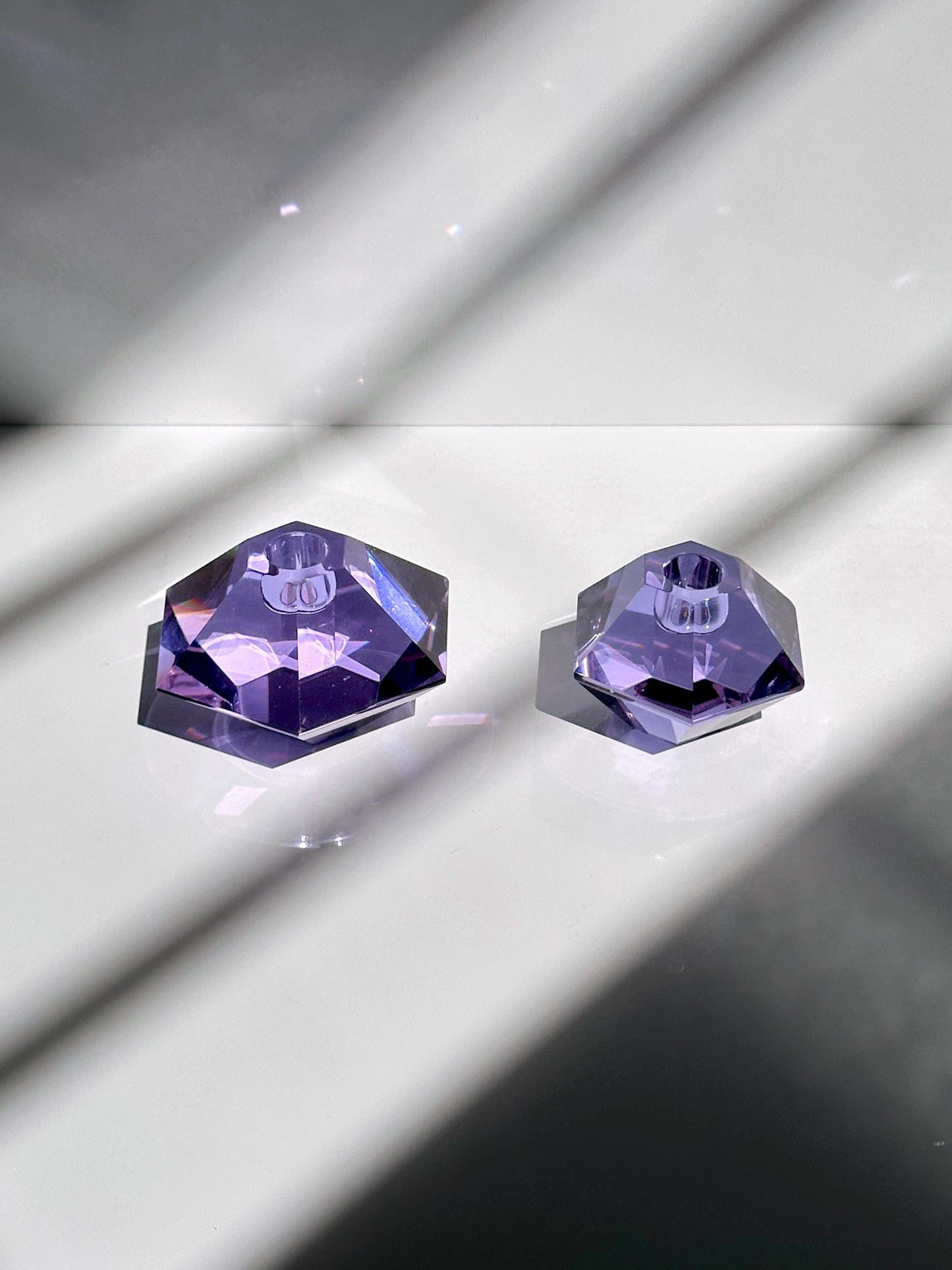 Paire de bougeoirs vintage en verre Alexandrite prisme Art Déco Revival Italie