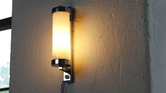 Vintage Wandleuchte von Napako mit Glaszylinder, Größe M, neu verkabelt, Chrom, Einzelstück