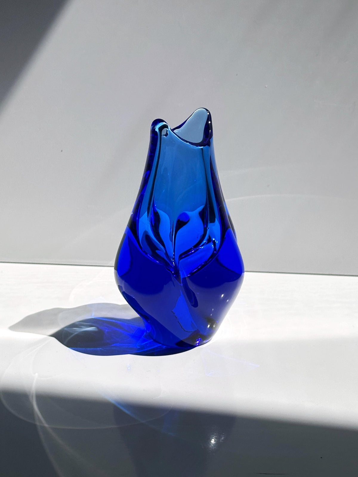 Vintage Mini Glas Vase von Miroslav Klinger Kobalt Blau Solifleur