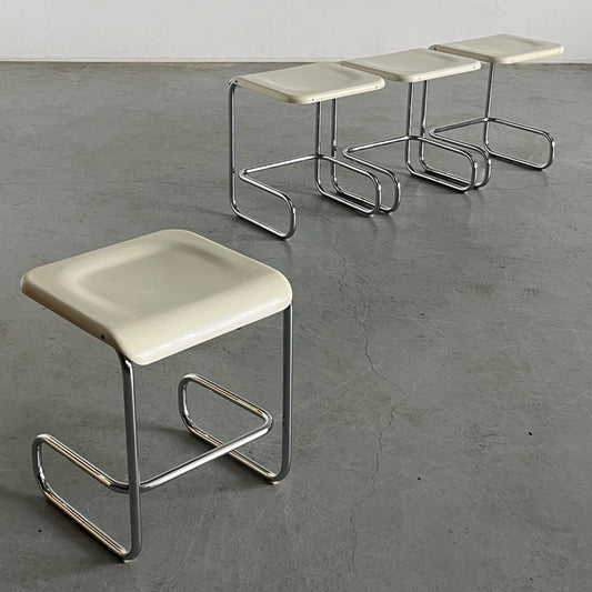 Vintage Freischwinger Hocker von Arclinea in Off-White Kunststoff und Chromstahl