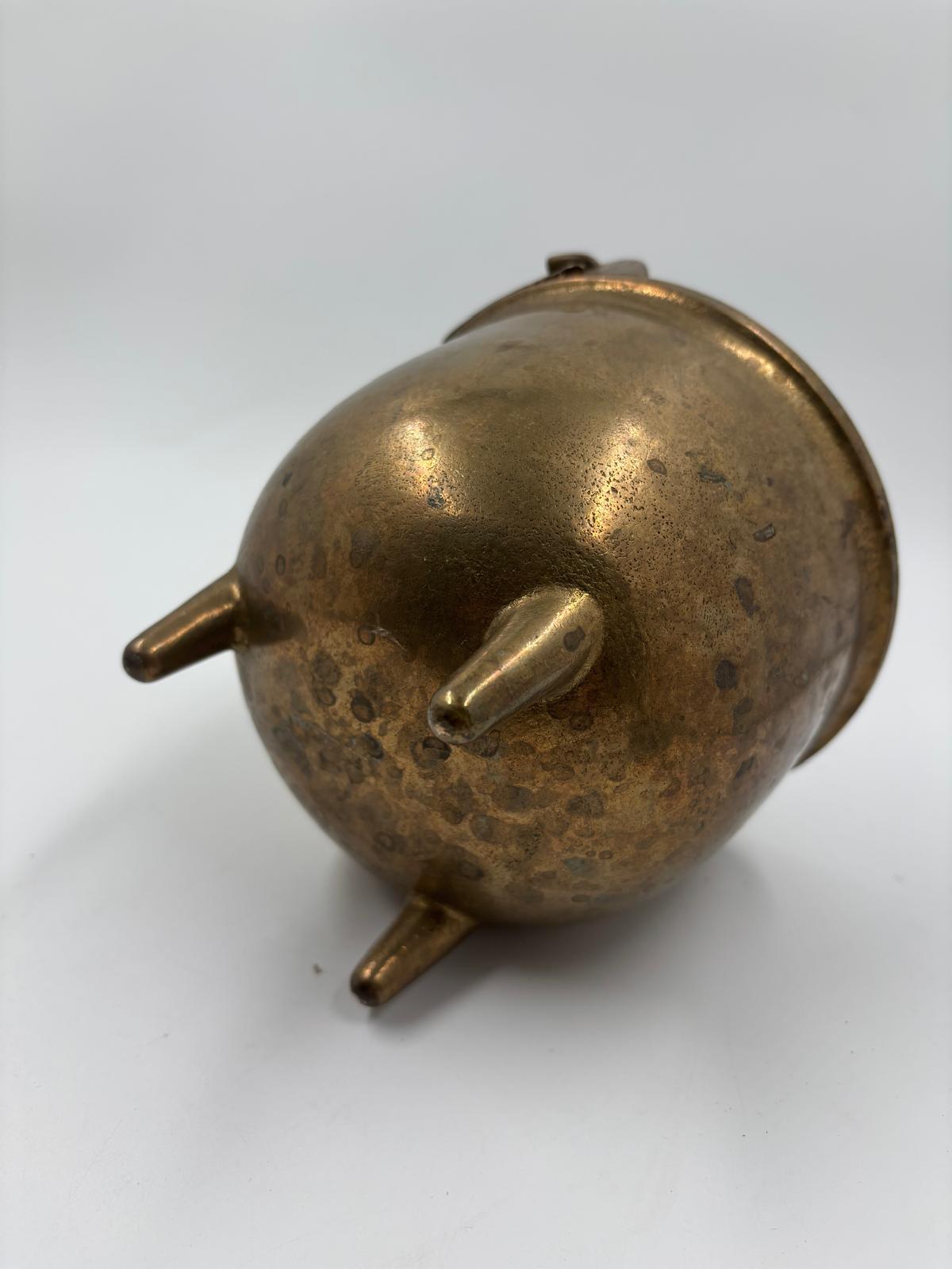 Vintage Kessel aus Messingguss mit starker Patina und Henkel