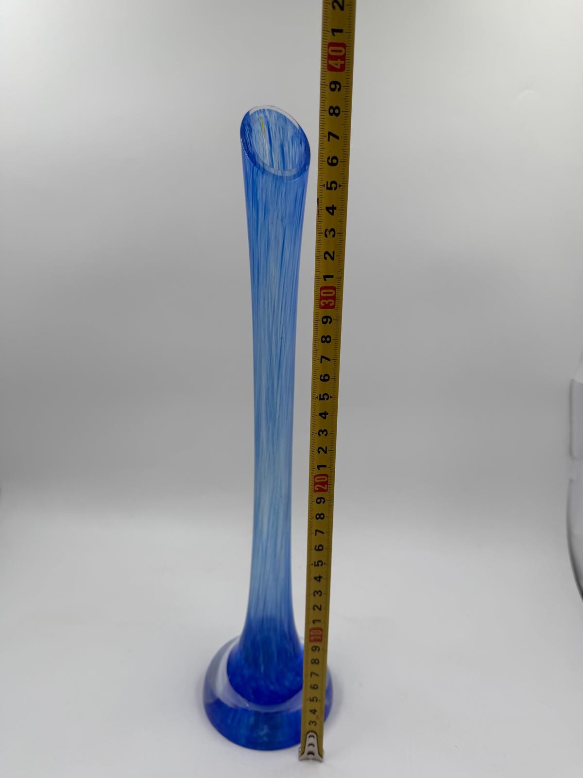Vintage Vase blau gestreift, schlanke Form mit breiter Basis