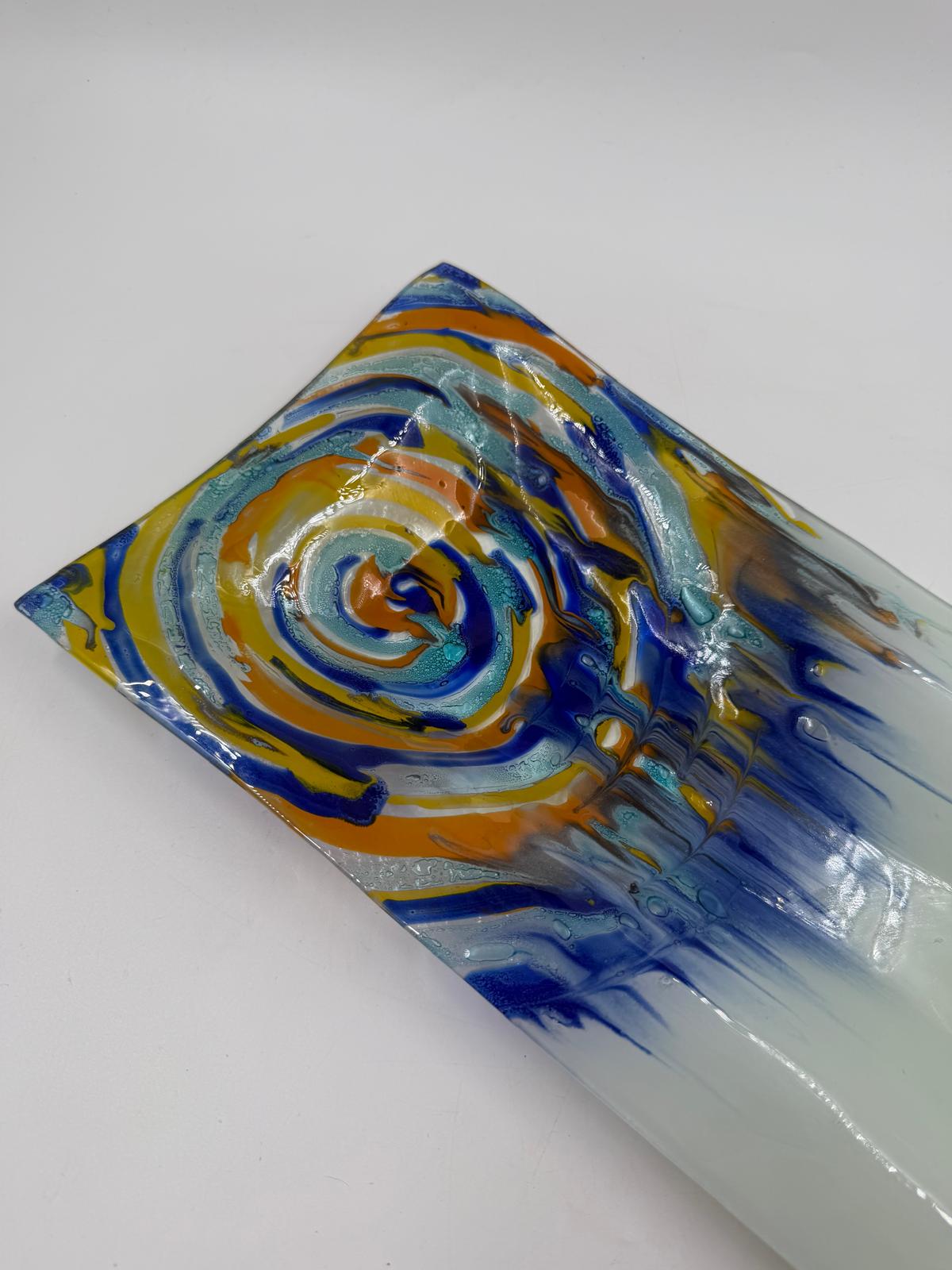 Vintage Glasplatte rechteckig mit abstraktem Spiraldekor in Blau und Orange