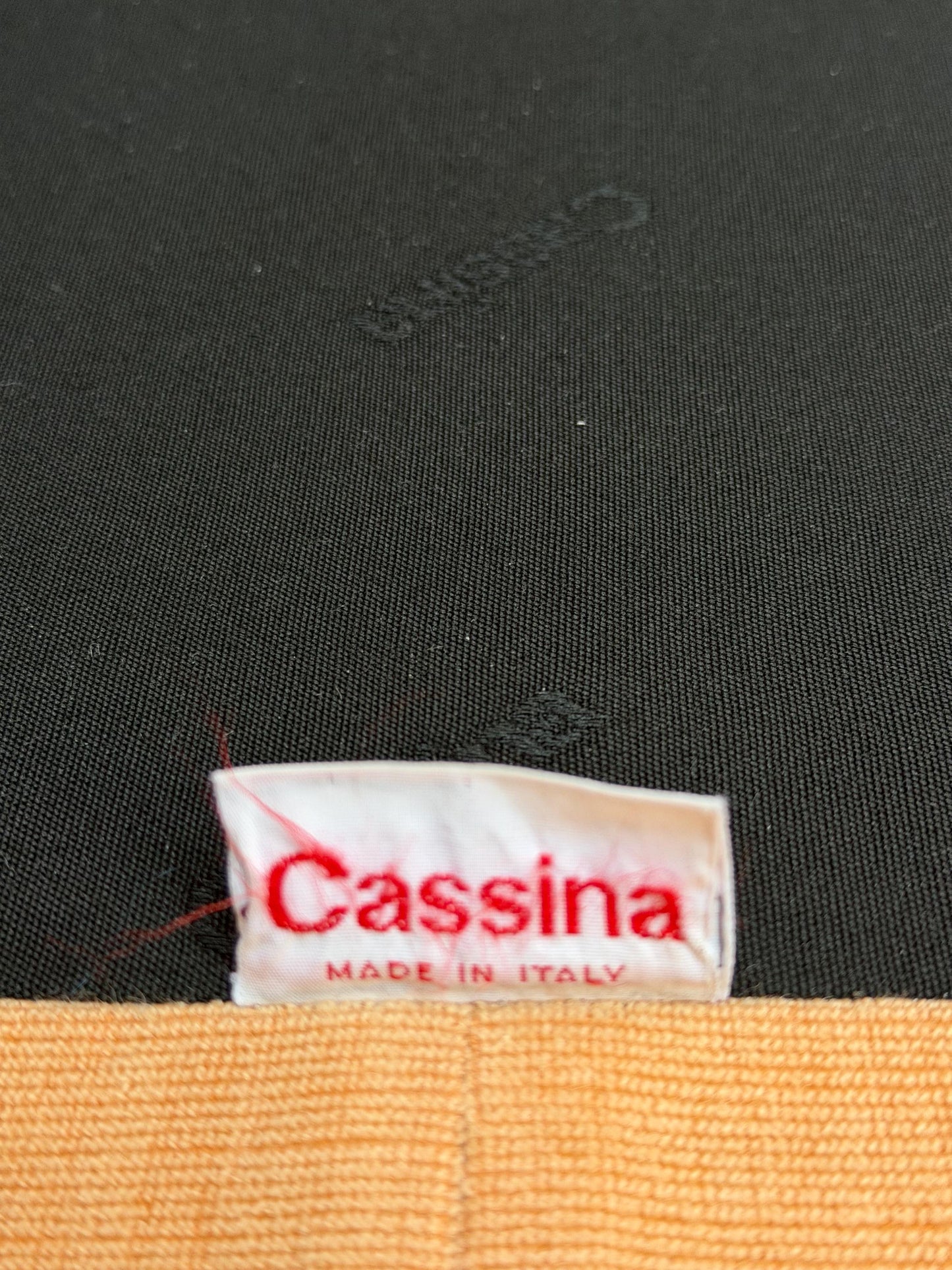 Vintage 2-Sitzer Sofa "Maralunga" von Vico Magistretti für Cassina in Apricot