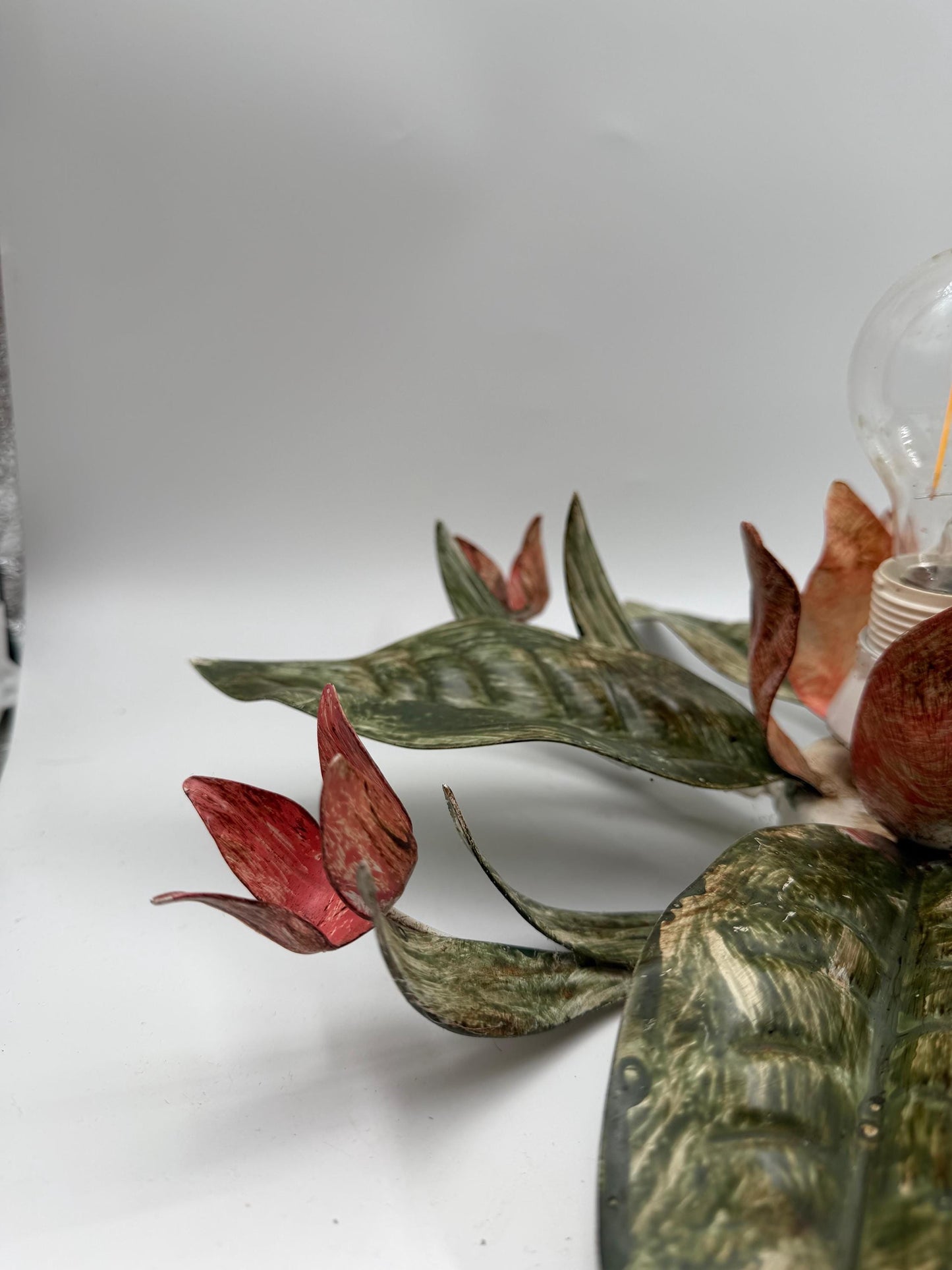 Vintage Toleware Deckenlampe im Florentiner Stil mit Metallblumen und Blättern