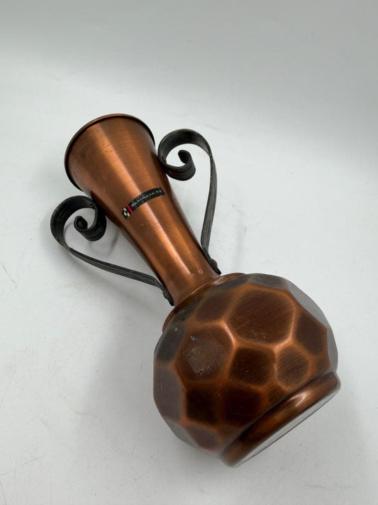 Vintage Kupfervase mit Schmiedeeisen-Griffen, gehämmert