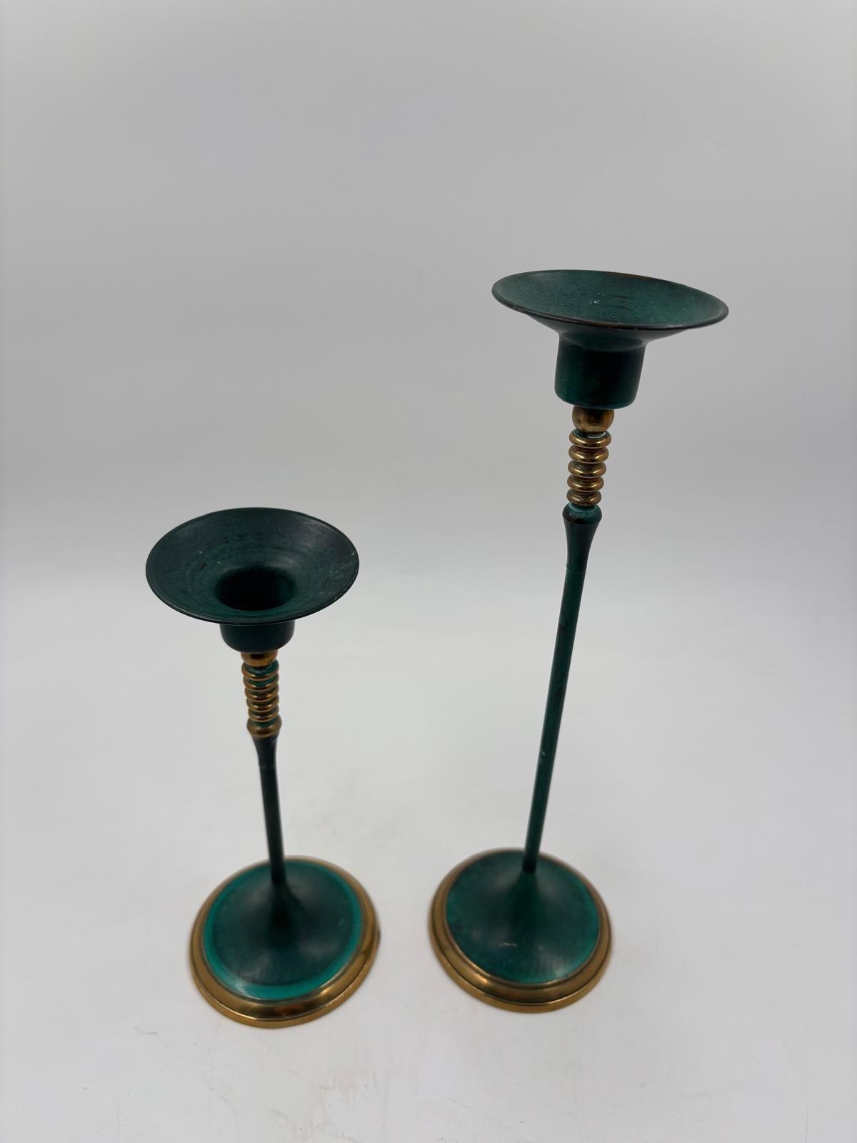 Set von 2 Vintage Kerzenhalter von Gilde, grün-goldenes Metall mit Patina
