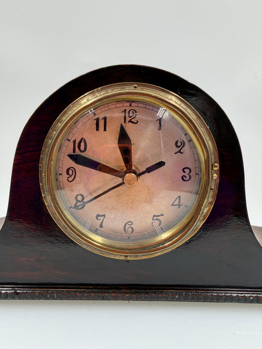 Vintage Kaminuhr im französischen Stil mit Quarzwerk und dunkelbraunem Holzgehäuse