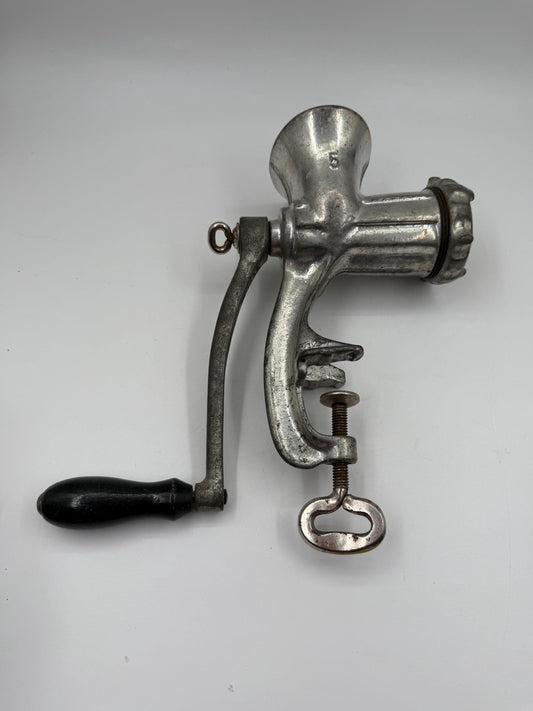 Vintage Fleischwolf "No. 5" von Alexanderwerk aus Gusseisen mit Holzkurbel