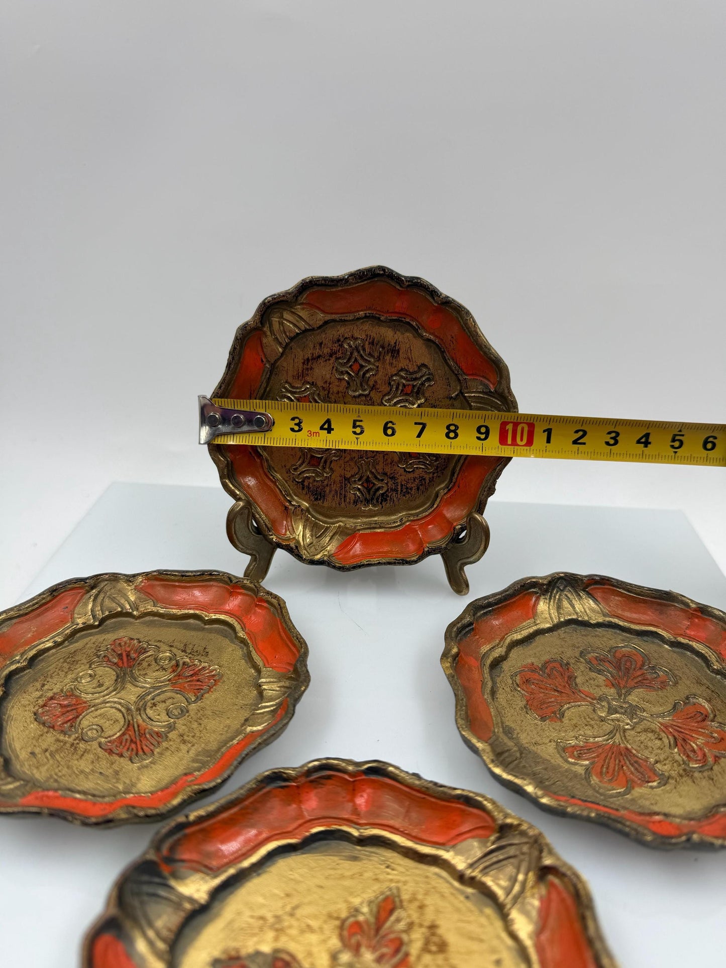 Set von 4 Vintage Untersetzer im Florentiner Stil Gold Rot vergoldetes Holz Made in Italy