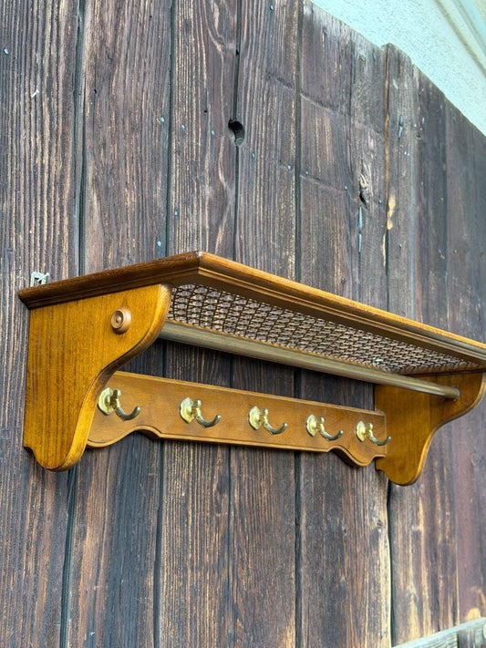 Vintage Garderobe aus Massivholz mit Messinghaken