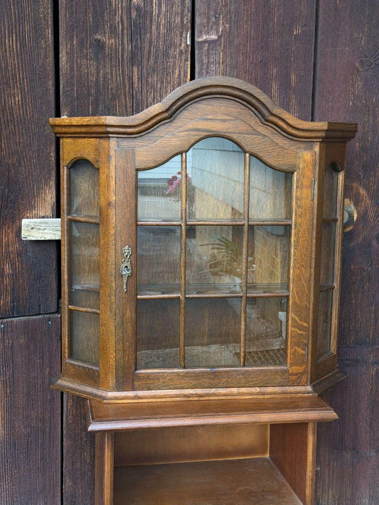 Vintage Wandvitrine aus Eichenholz im Barock-Stil mit Glastür
