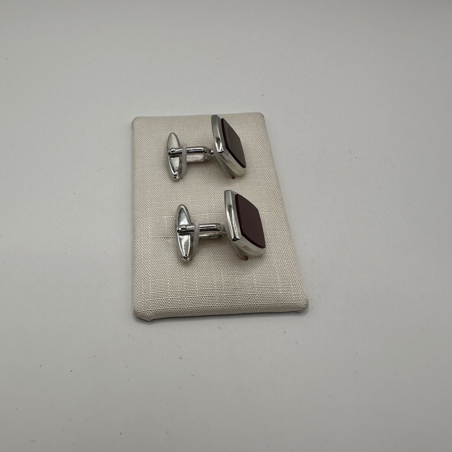 Vintage Manschettenknopf mit tiefrotem Intarsienstein aus 925 Sterling Silber