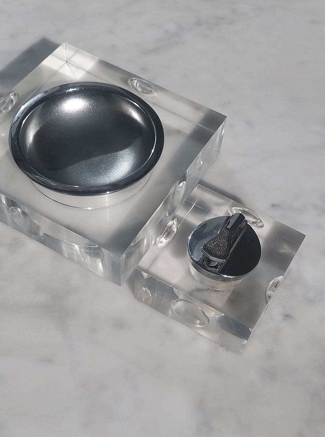 Vintage Aschenbecher Plexiglas 70er Jahre transparent und silberfarben