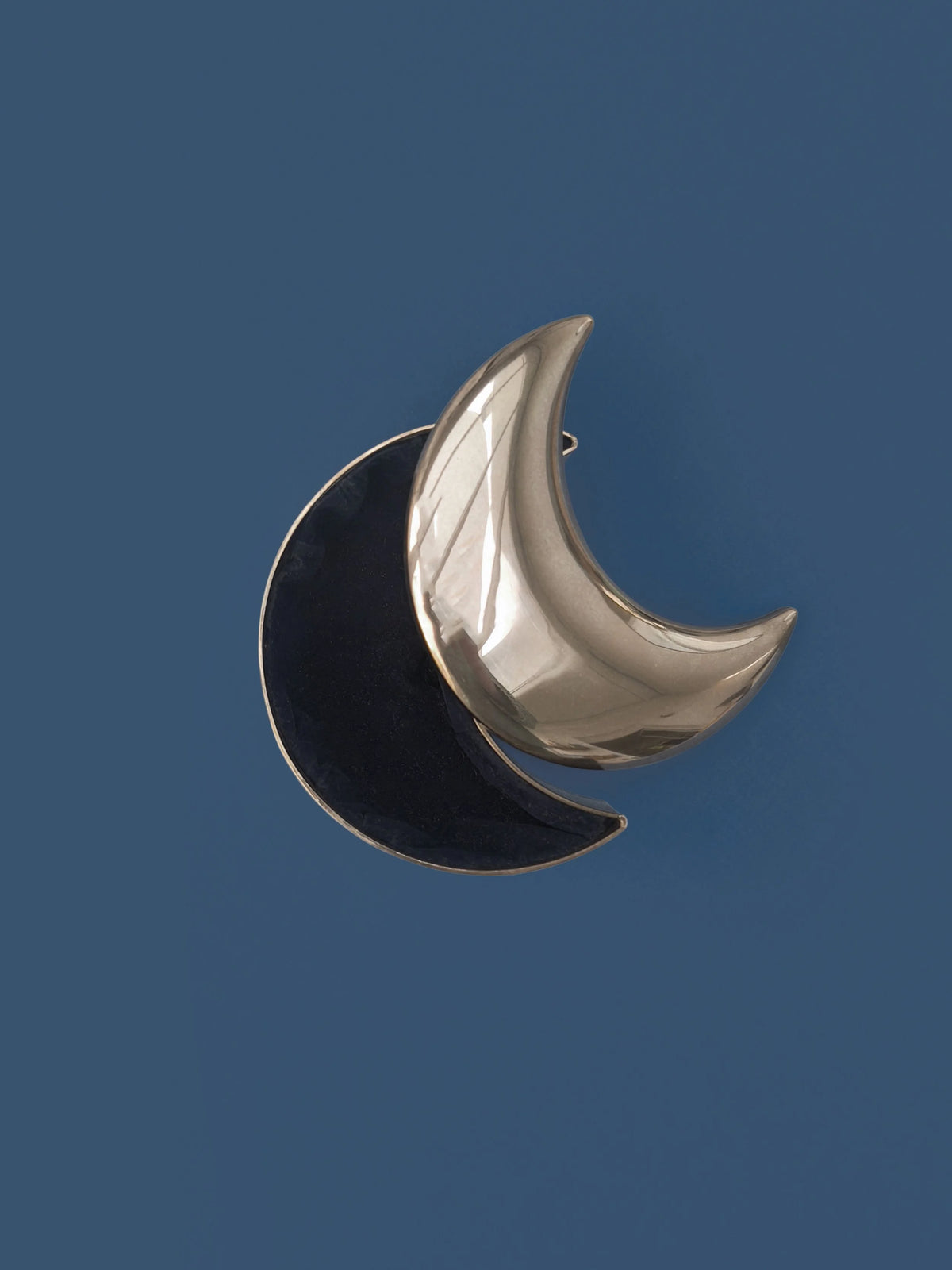 Vintage Dose "Moon Silver Box" in Halbmondform aus Metall