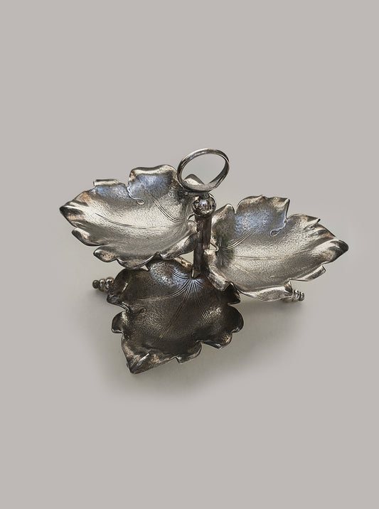 Vintage Servierständer Triple Leaf von skulptural, dreiblättrig, mit Griff