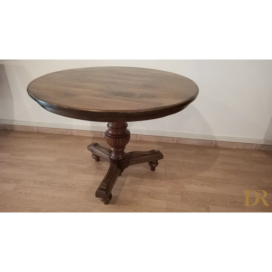 Runder Tisch aus dem 19. Jahrhundert im Umbertino-Stil aus Walnussholz. Vintage-Antiquitäten von Dario Raia. Moderne Antiquitäten. Vintage-Massivholz. Antike Möbel. Esszimmermöbel. Möbel für das neue Zuhause. Arbeitszimmermöbel. Original-Couchtische mit Zwiebelfuß aus Nussbaum. Couchtisch aus Holz. Antiker Tisch. Massivholztisch. Walnusstisch. Geschnitzter Tisch. Tisch aus dem 19. Jahrhundert runder Tisch Umbertine-Tisch