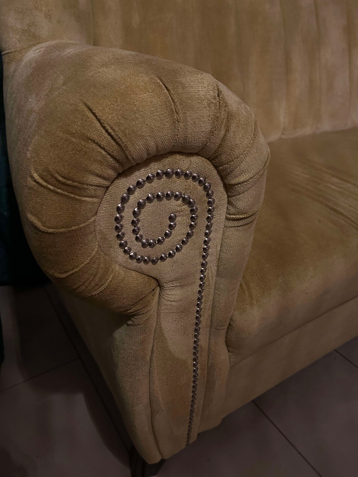 Vintage Sofa New Barock gelb Samtbezug 2-Sitzer