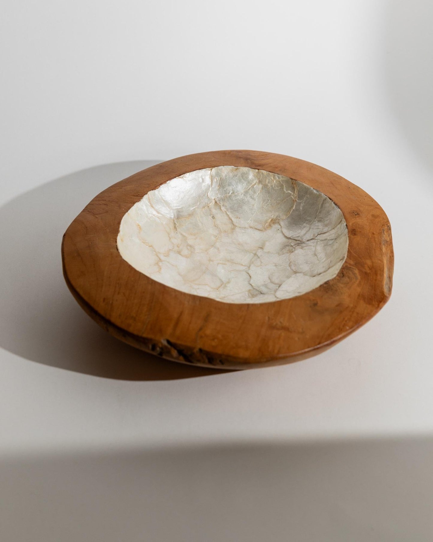 Vintage Schale mit Perlmuttintarsien, 1960er, handgefertigt, organische Form, Italien